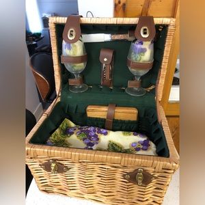 Napa Picnic Basket, service for 2